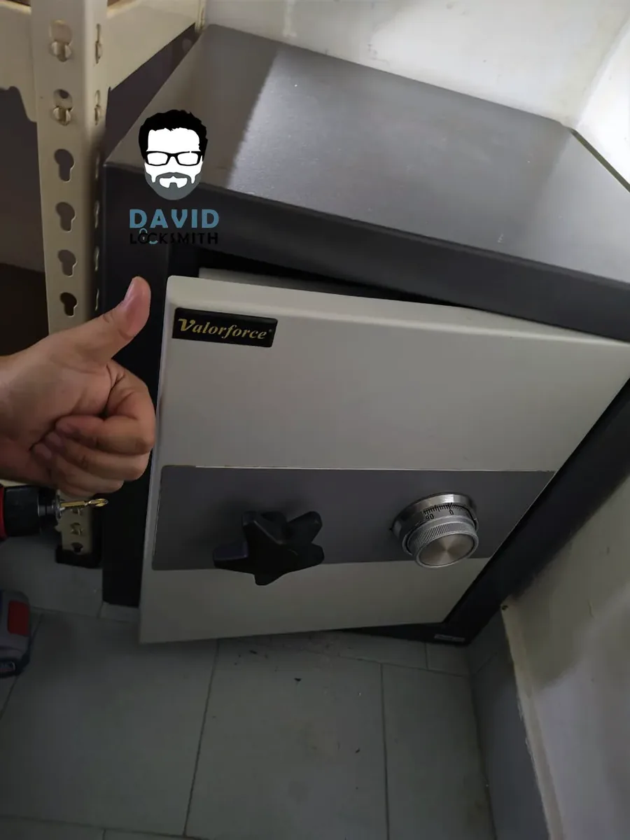 David Locksmith — safe box unlocking, Klang