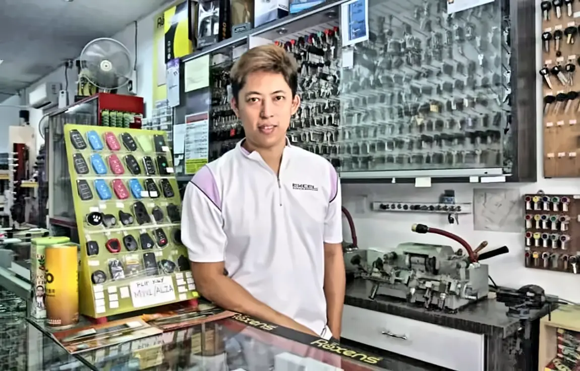 Bryan Tong of Locksmith Excel Enterprise at the Damansara Perdana shop counter, the PJ-based technician serving Petaling Jaya